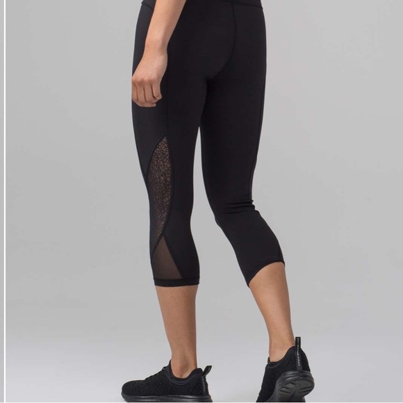 Lululemon Twist & Train Crop, size 6 - Picture 3 of 14